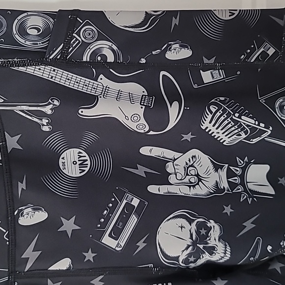 CVG ~ Constantly Varied Gear I Love The 80's Capri Large - Picture 2 of 4